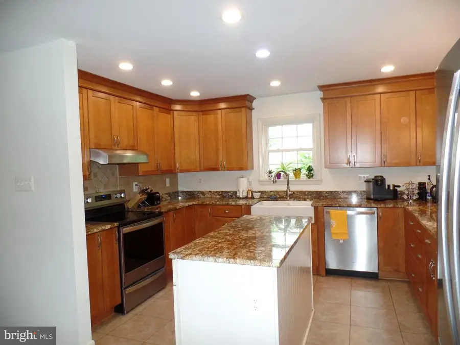 7730 Leonard Dr, Falls Church, VA 22043 - #3