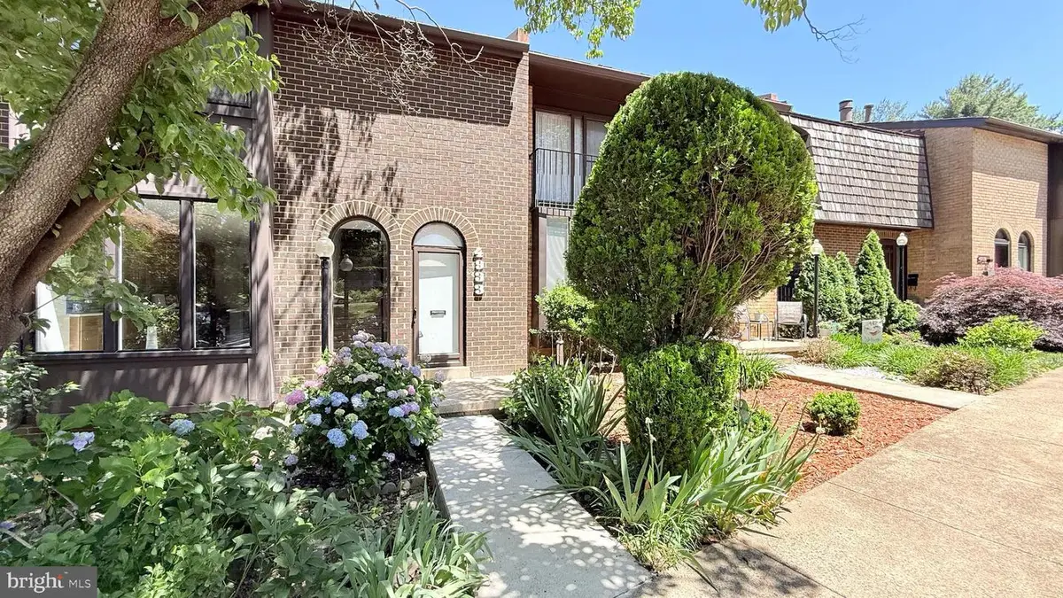4933 Oriskany Dr, Annandale, VA 22003 - #1