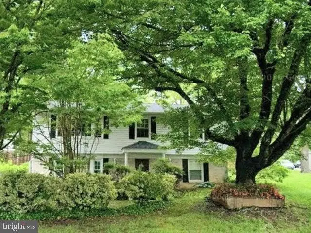 7941 Harwood Pl, Springfield, VA 22152 - #1