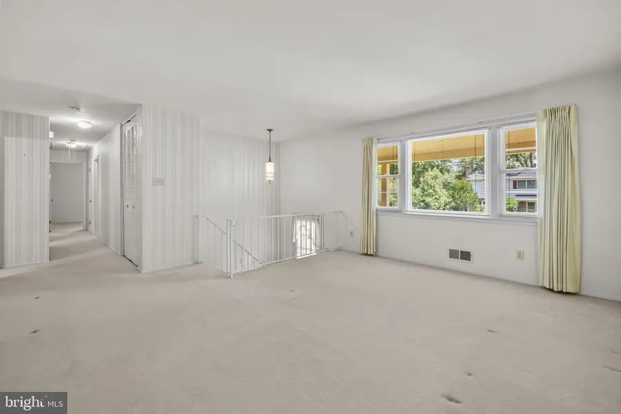 6914 Hadlow Dr, Springfield, VA 22152 - #3
