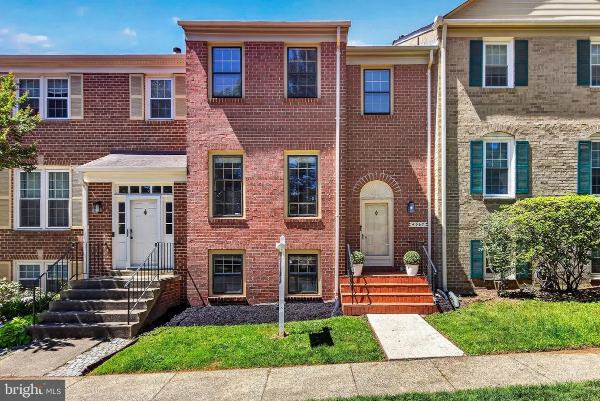 4867 Carriagepark Rd, Fairfax, VA 22032 - #1