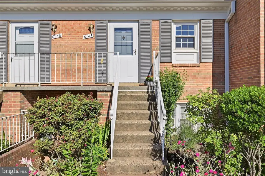 6146 Strasburg Dr, Centreville, VA 20121 - #3