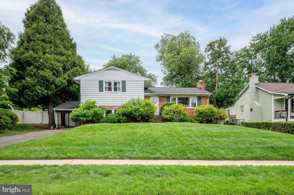 7011 Sea Cliff Rd, McLean, VA 22101 - #1