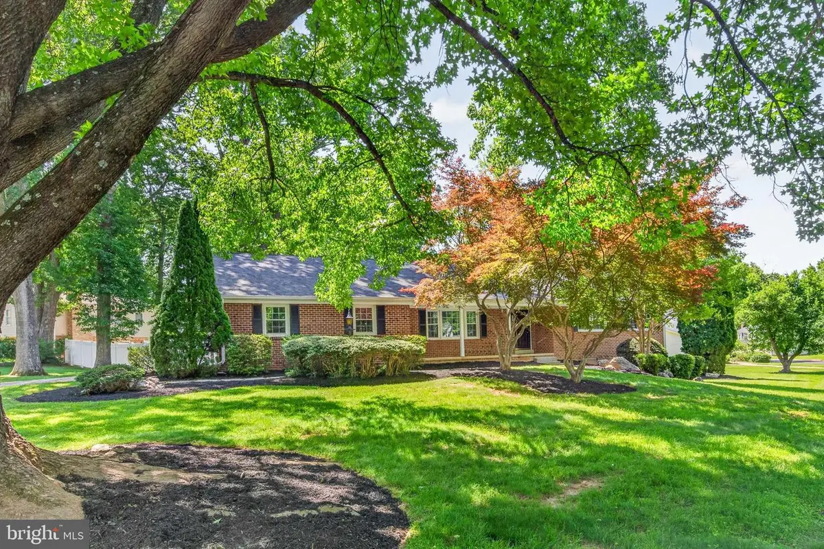 2541 Oak Valley Dr, Vienna, VA 22181 - #1