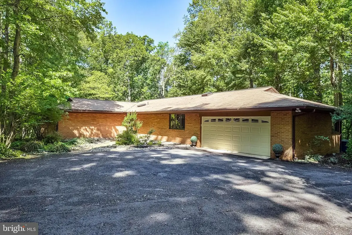 2026 Hunter Mill Rd, Vienna, VA 22181 - #1