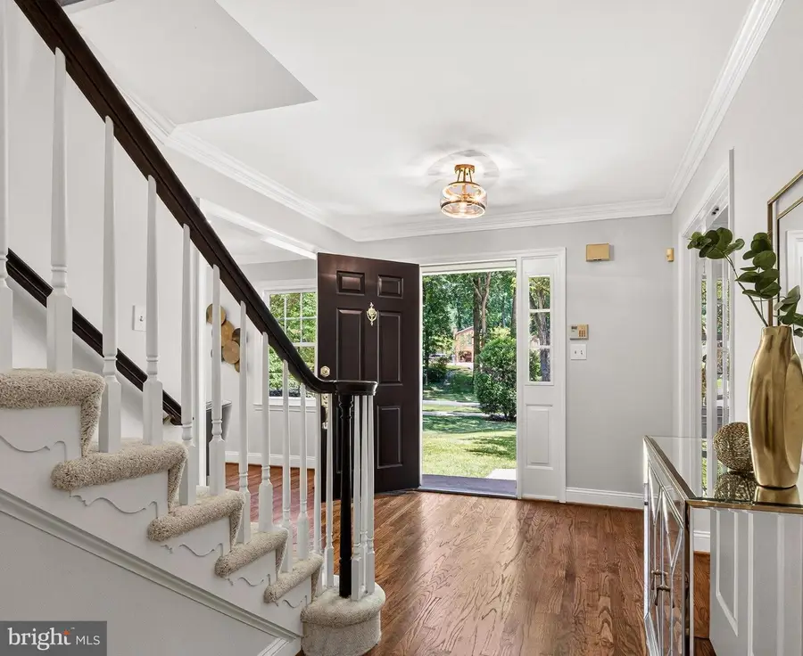 1808 Batten Hollow Rd, Vienna, VA 22182 - #2