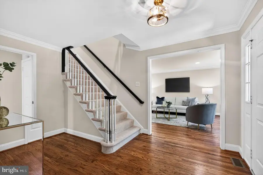 1808 Batten Hollow Rd, Vienna, VA 22182 - #3
