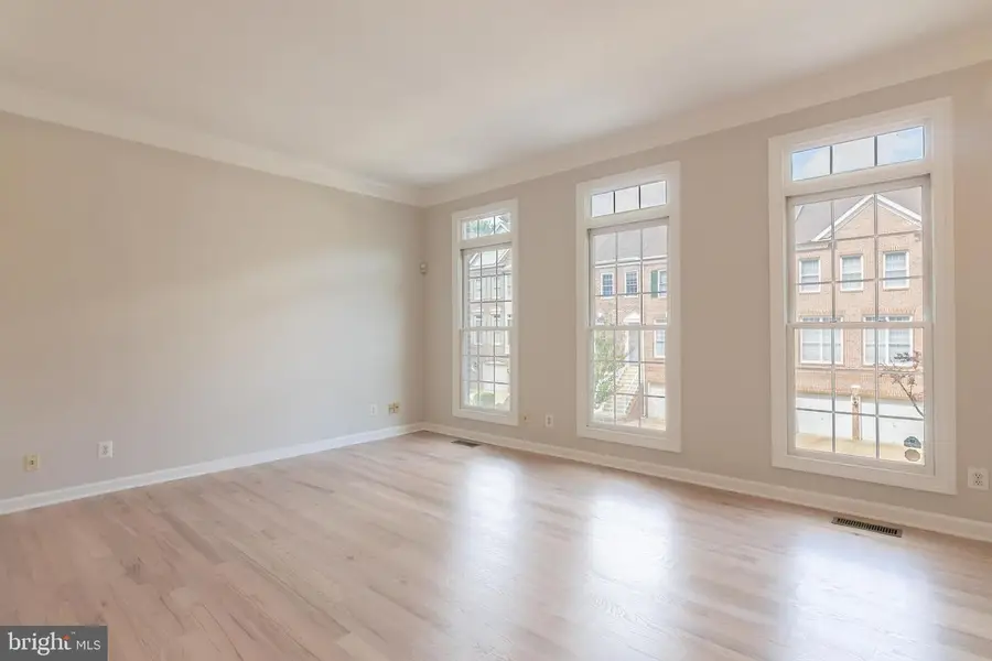 9551 Lagersfield Cir, Vienna, VA 22181 - #3