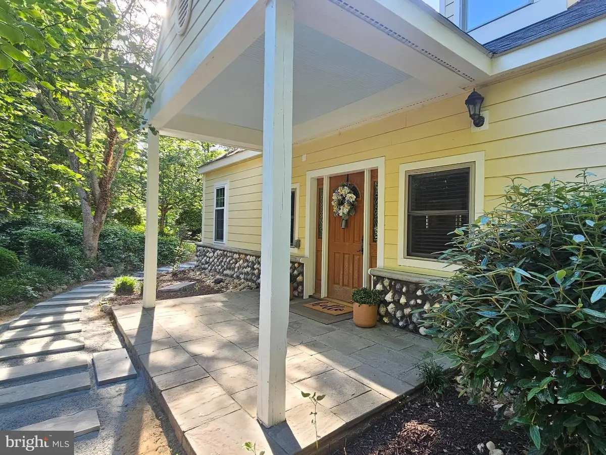7712 Dolly Dr, Lorton, VA 22079 - #1