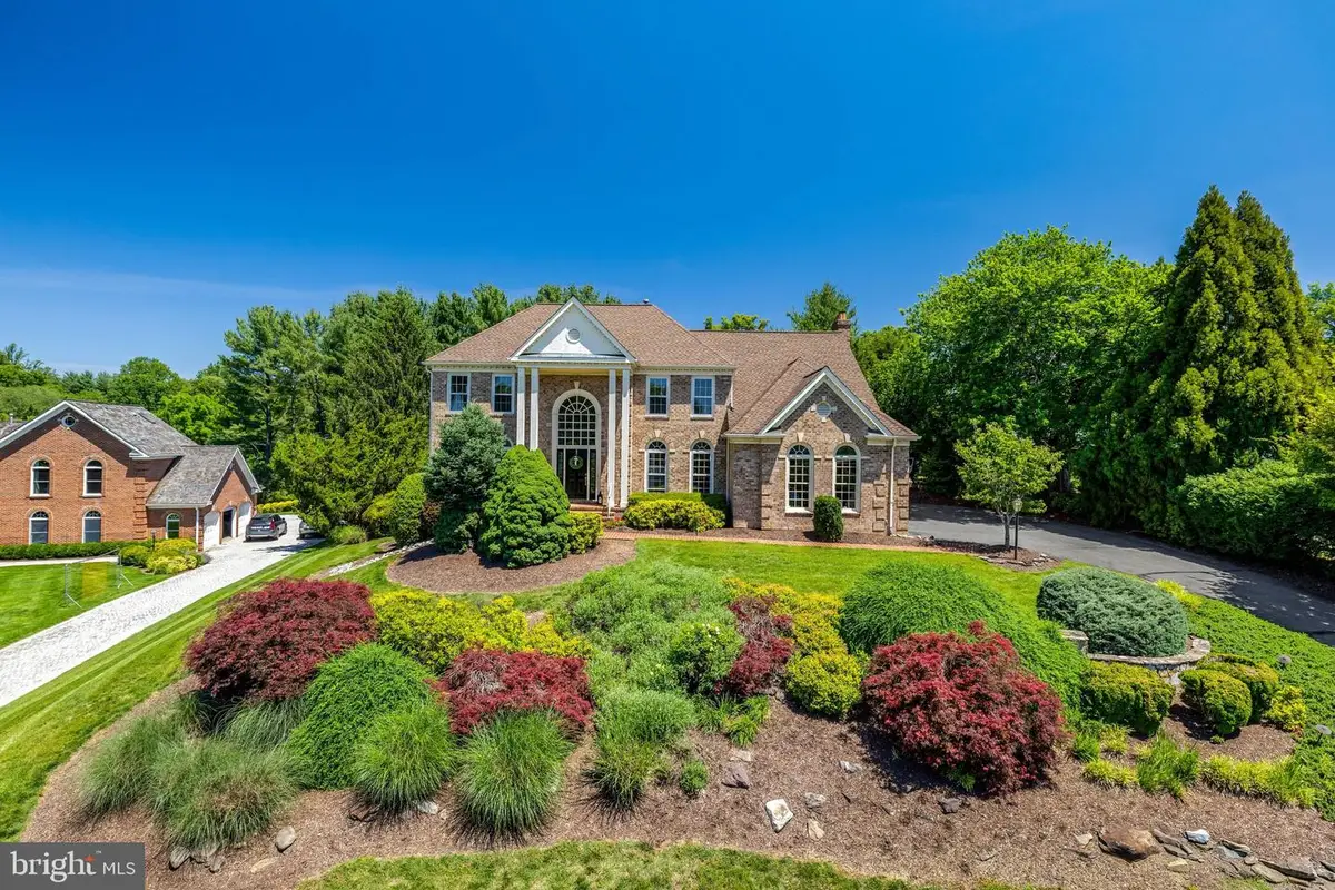 10114 Nedra Dr, Great Falls, VA 22066 - #1