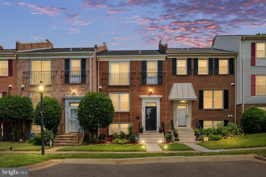2504 Windbreak Dr, Alexandria, VA 22306 - #2