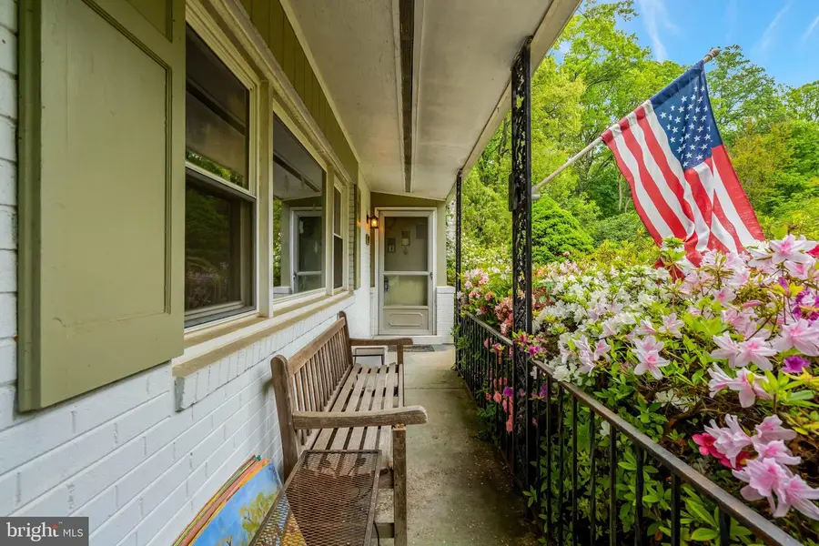 9932 Fairoaks Rd, Vienna, VA 22181 - #3