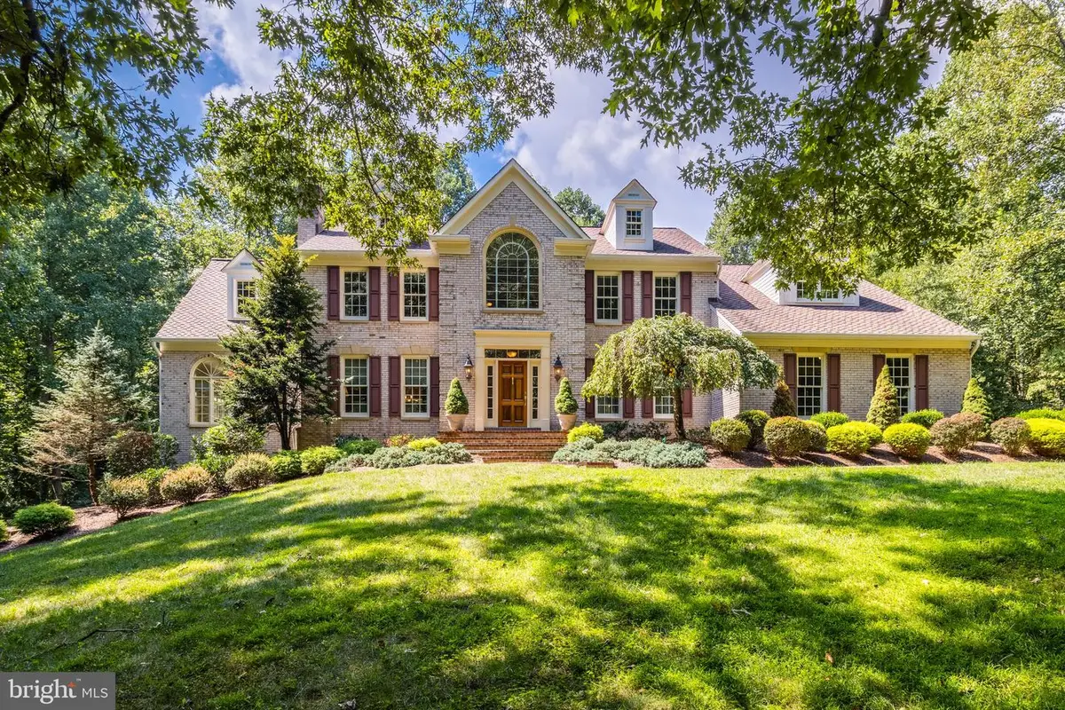 5501 W Ridge View Dr, Fairfax, VA 22030 - #1