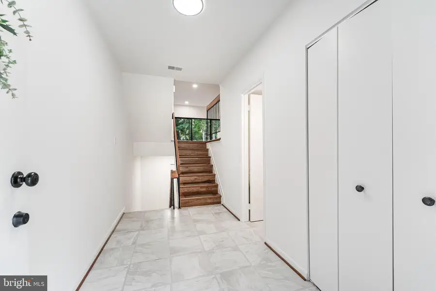 12023 Insha Ct, Reston, VA 20191 - #3