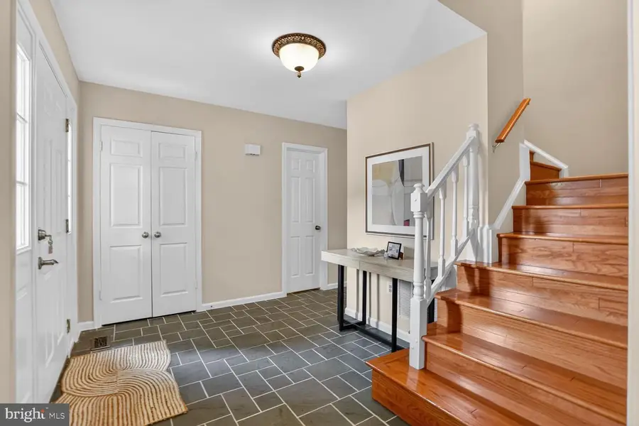 1651 Lozano Dr, Vienna, VA 22182 - #3