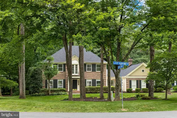 9721 S Park Cir, FAIRFAX STATION, VA 22039