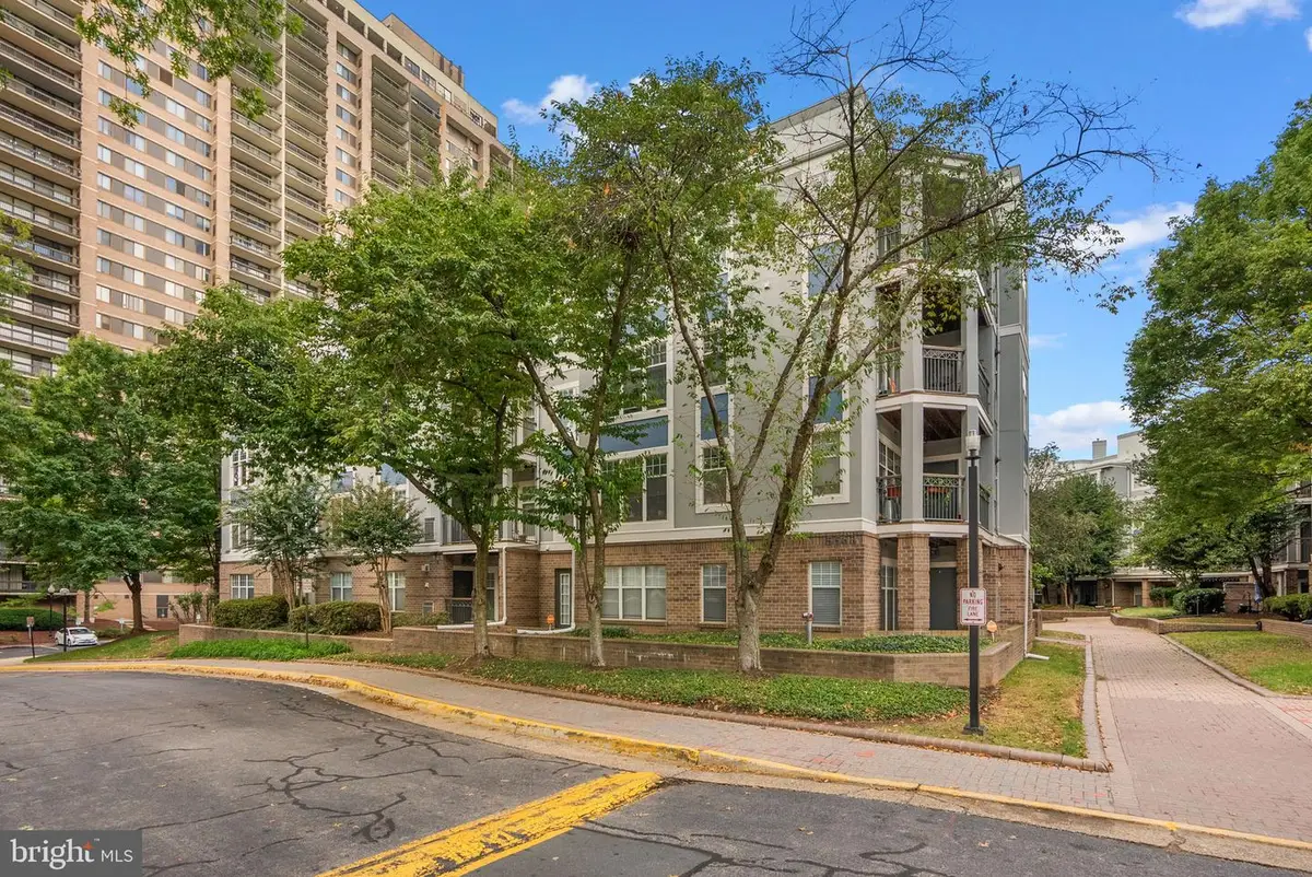 5575 Seminary Rd #102, Falls Church, VA 22041 - #1