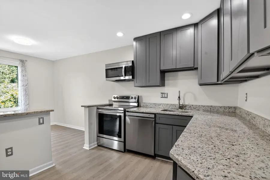9702 Kingsbridge Dr #302, Fairfax, VA 22031 - #2