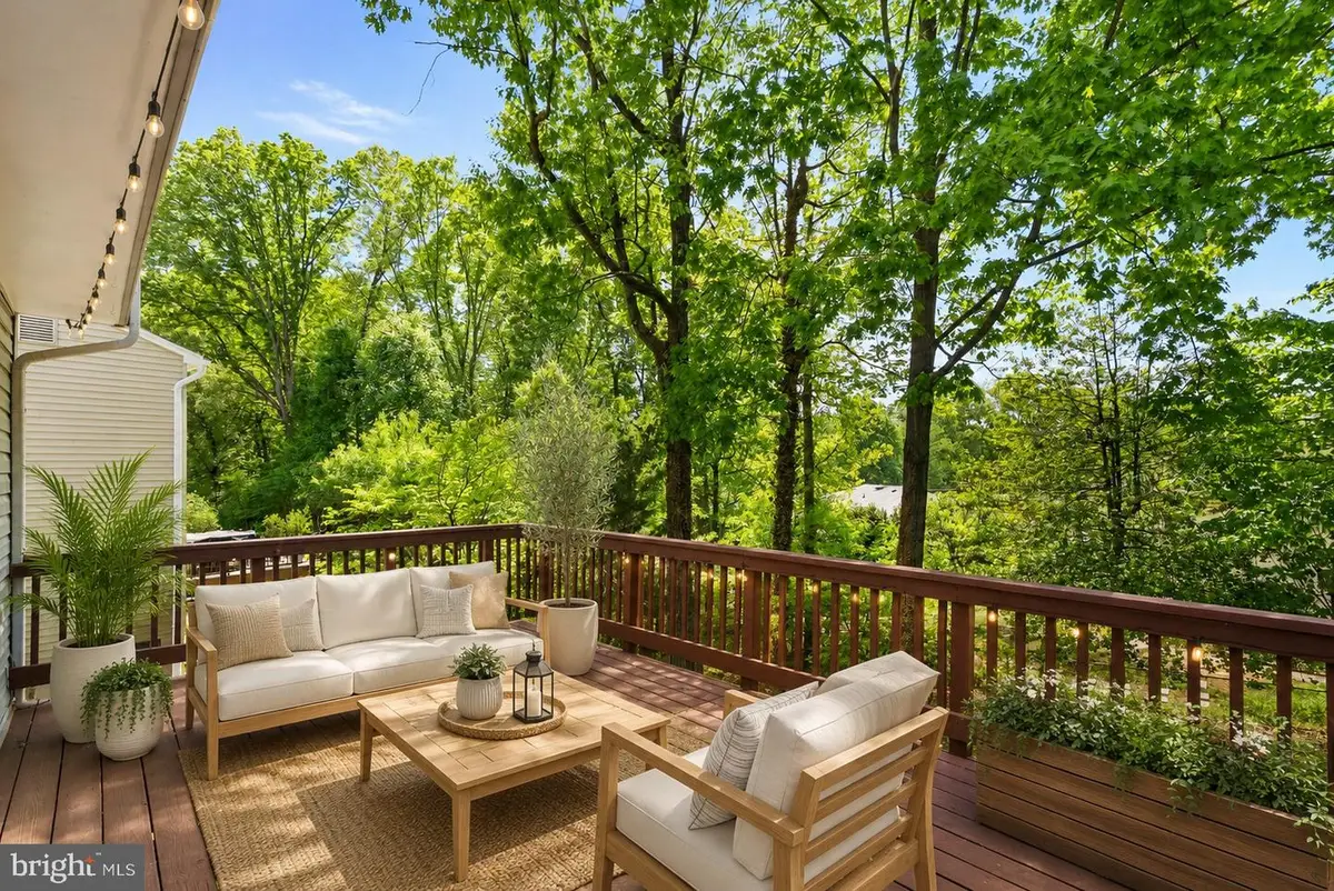 9361 Tartan View Dr, Fairfax, VA 22032 - #1