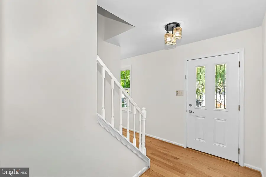 9361 Tartan View Dr, Fairfax, VA 22032 - #2