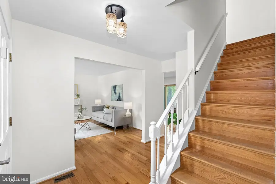 9361 Tartan View Dr, Fairfax, VA 22032 - #3
