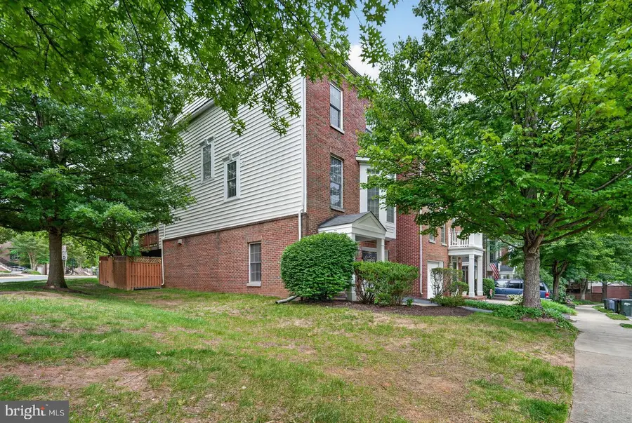 4190 Lower Park Dr, Fairfax, VA 22030 - #3