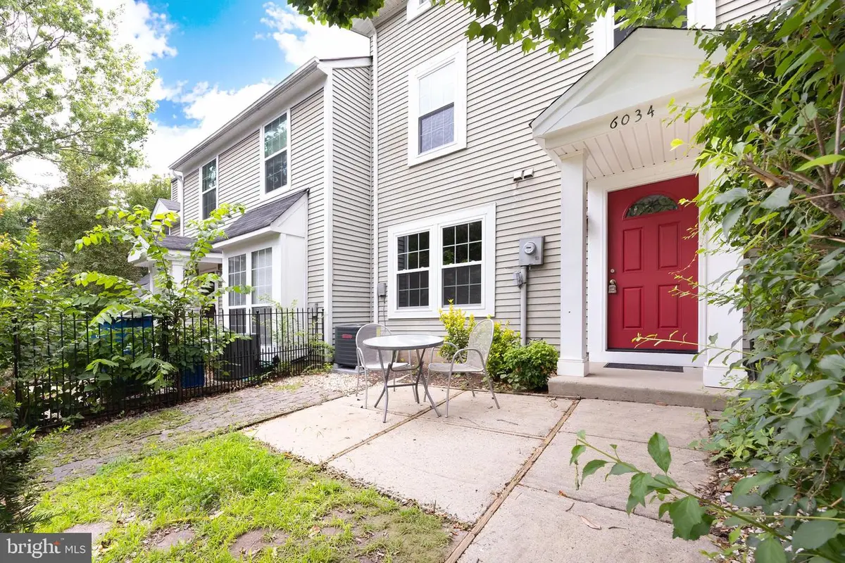 6034 Netherton St, Centreville, VA 20120 - #1