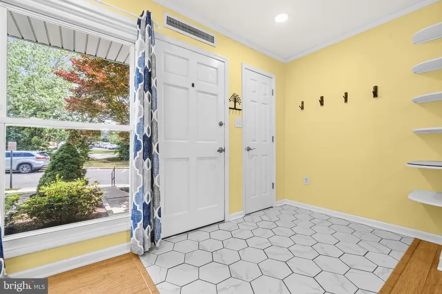 5013 Americana Dr, Annandale, VA 22003 - #3