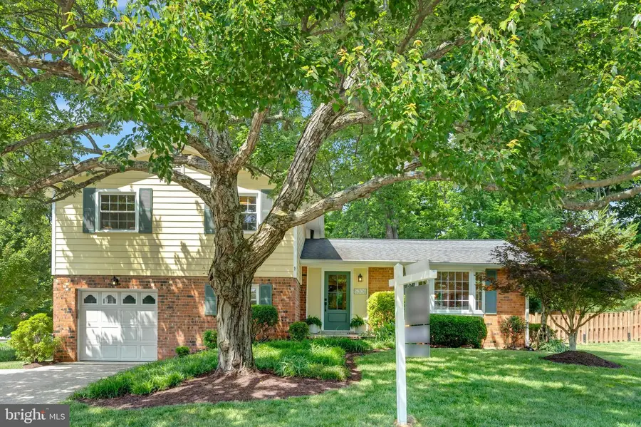 5306 Stonington Dr, Fairfax, VA 22032 - #2