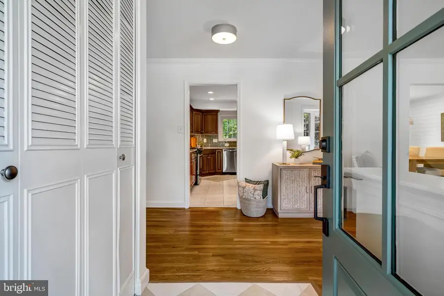 5306 Stonington Dr, Fairfax, VA 22032 - #3