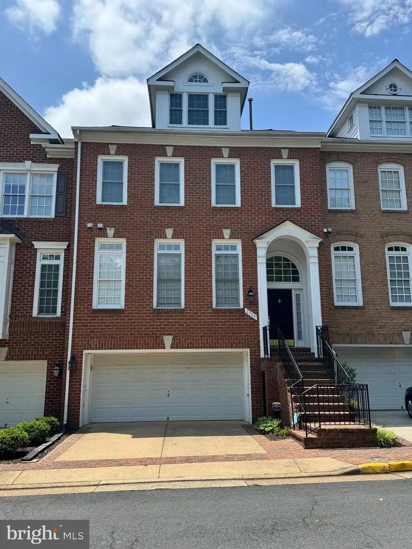 2304 Sawtooth Oak Ct, Vienna, VA 22182 - #1