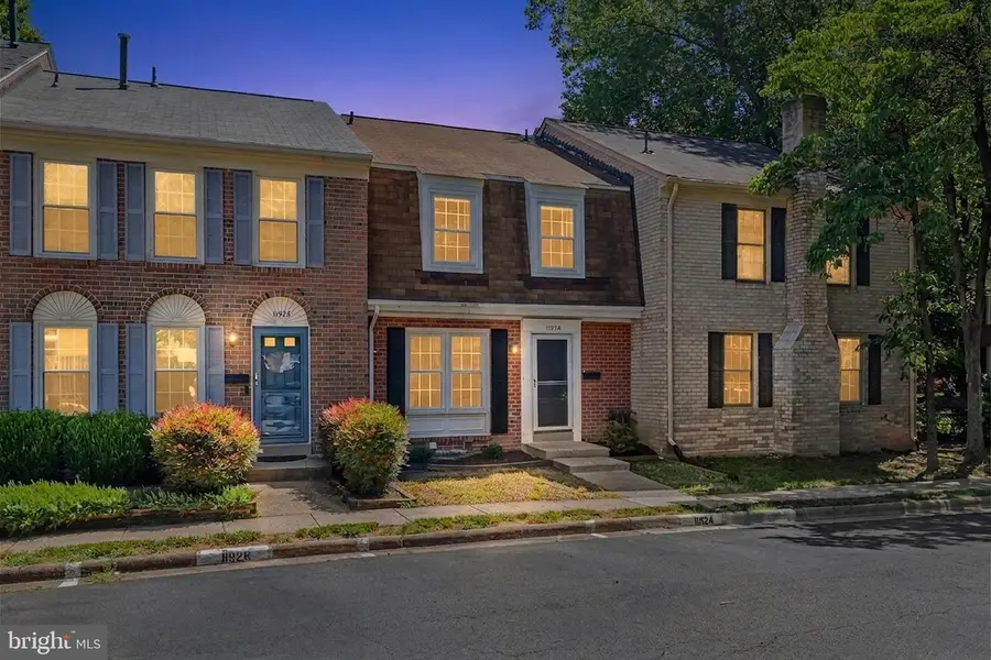 11924 Travistock Ct, Reston, VA 20191 - #2