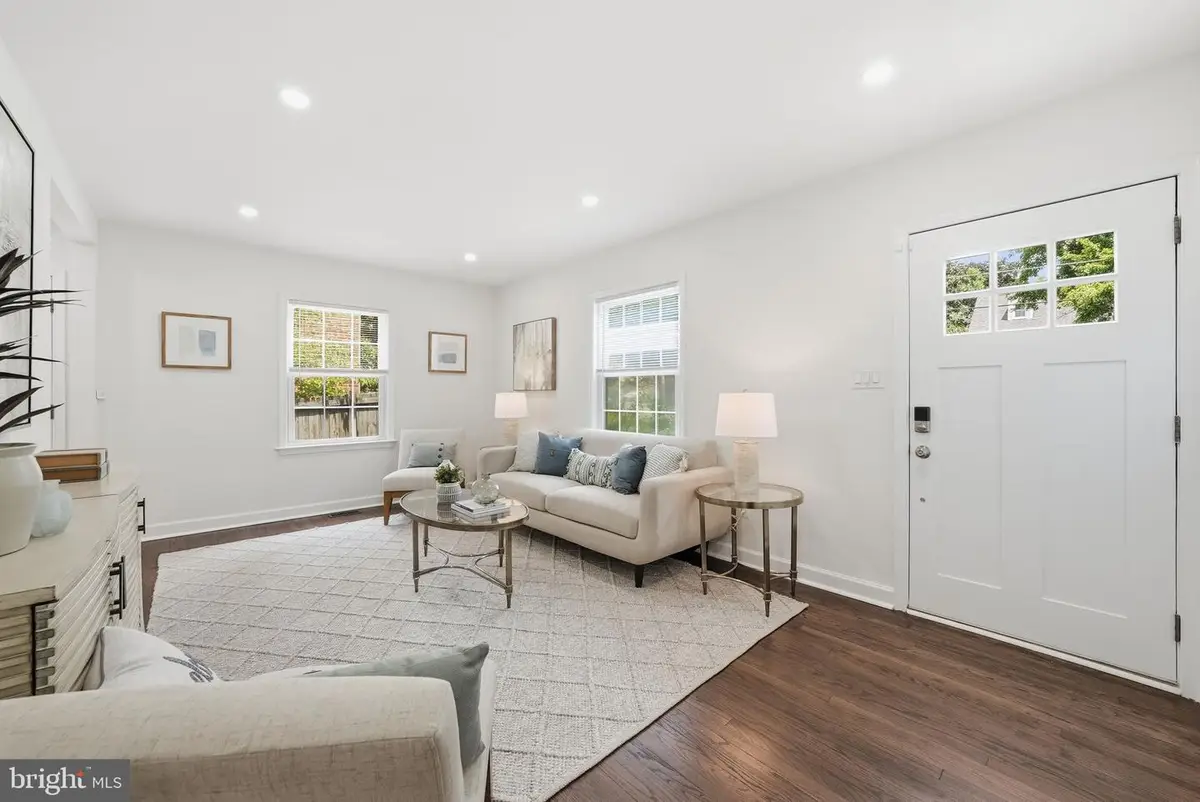 2828 W George Mason Rd, Falls Church, VA 22042 - #1