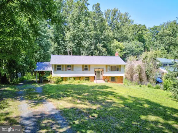 9040 Weant Dr, GREAT FALLS, VA 22066