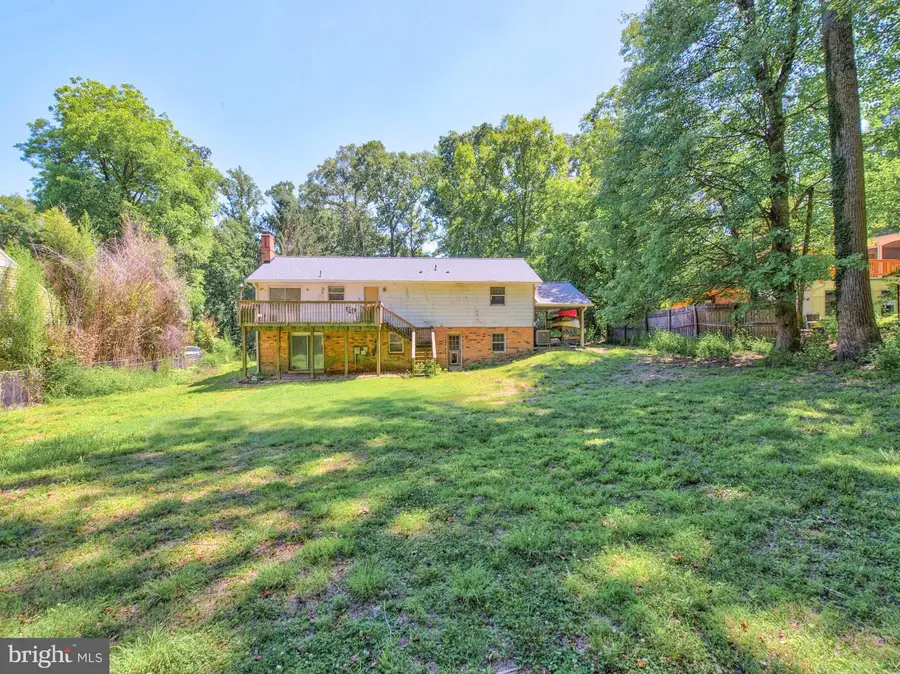 9040 Weant Dr, Great Falls, VA 22066 - #3