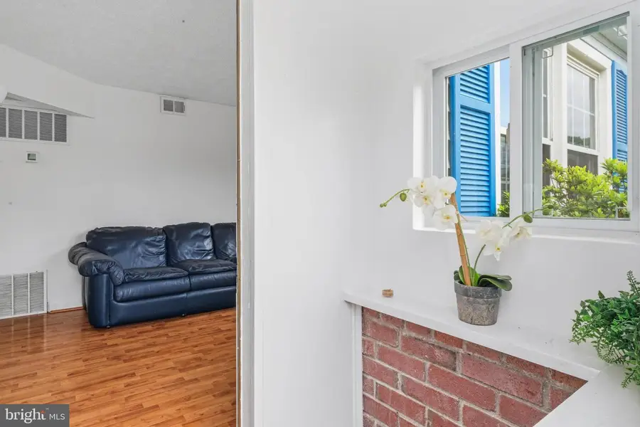6935 Kenfig Dr, Falls Church, VA 22042 - #3