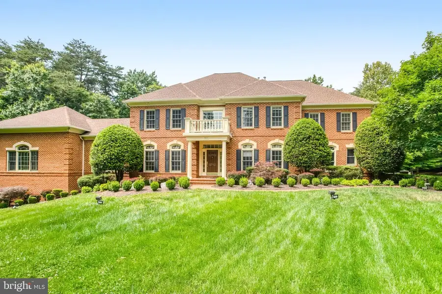 8261 Roseland Dr, Fairfax Station, VA 22039 - #2