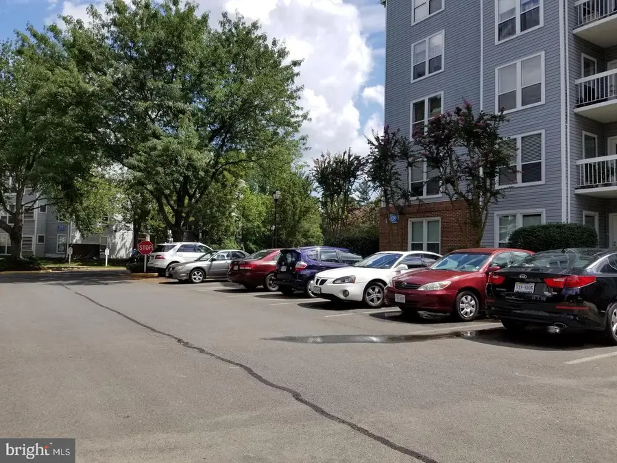 3178 Summit Square Dr #3-b12, Oakton, VA 22124 - #3