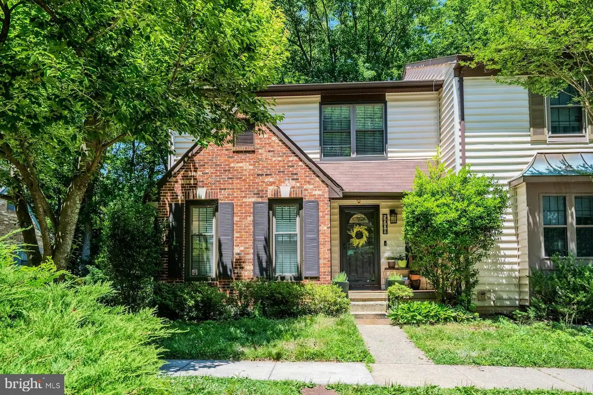 5908 Roberts Common Ct, Burke, VA 22015 - #1