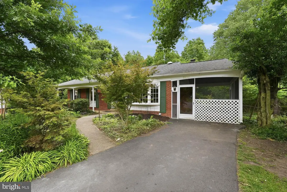 5600 Farmwood Ct, Alexandria, VA 22315 - #1