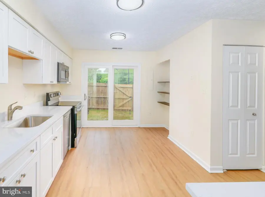 6112-c Hoskins Hollow Cir, Centreville, VA 20121 - #3