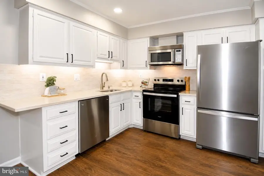 9222 Bailey Ln, Fairfax, VA 22031 - #3