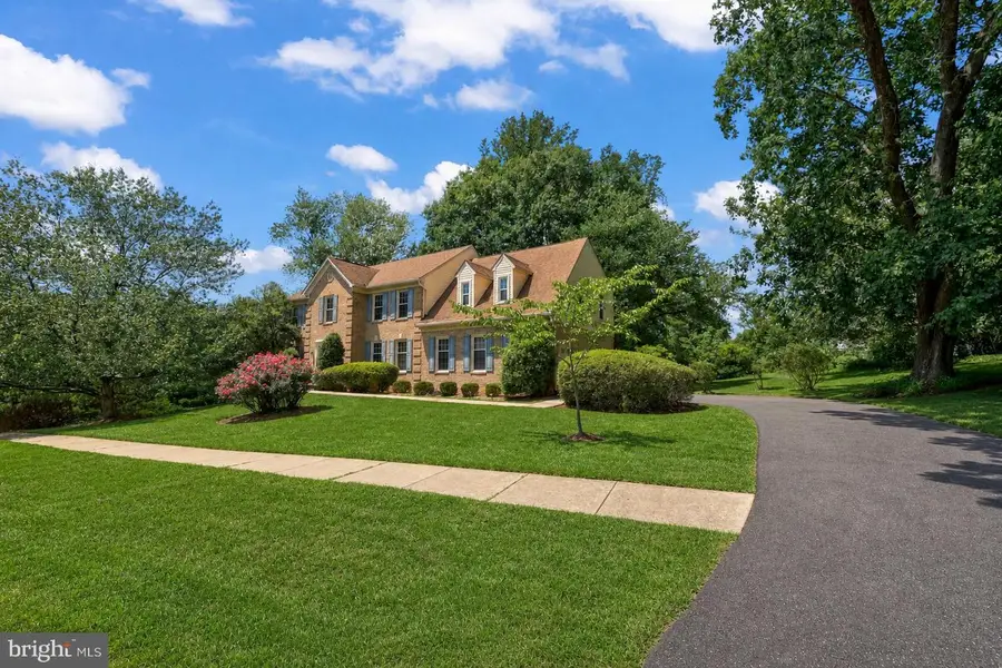 5926 Fairview Woods Dr, Fairfax Station, VA 22039 - #2