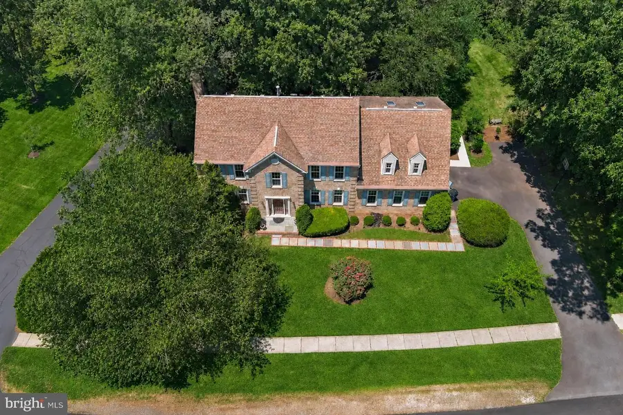 5926 Fairview Woods Dr, Fairfax Station, VA 22039 - #3