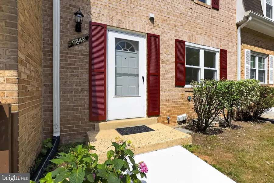 9849 Lakepointe Dr, Burke, VA 22015 - #2
