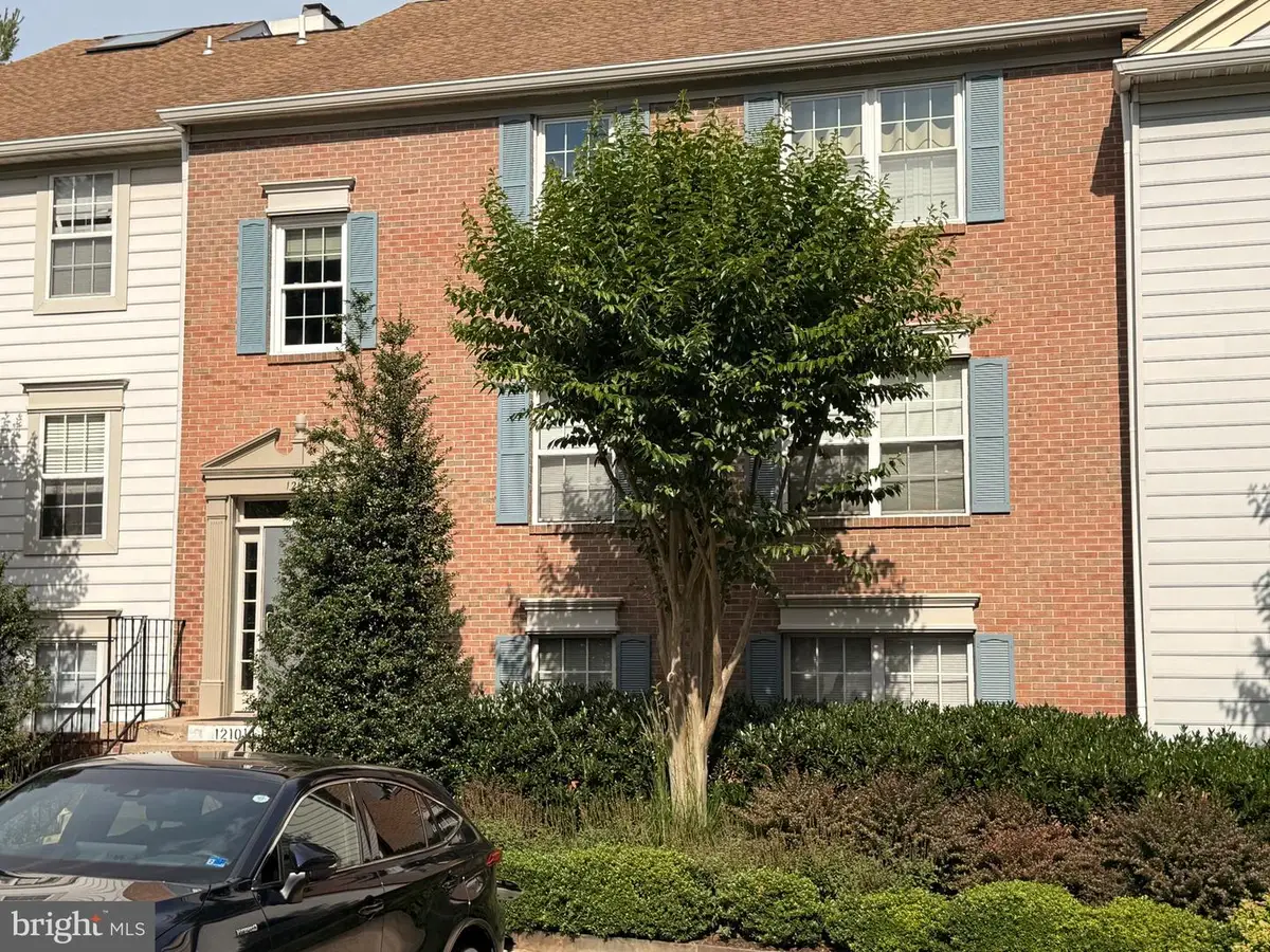 12101 Greenwood Ct #301, Fairfax, VA 22033 - #1