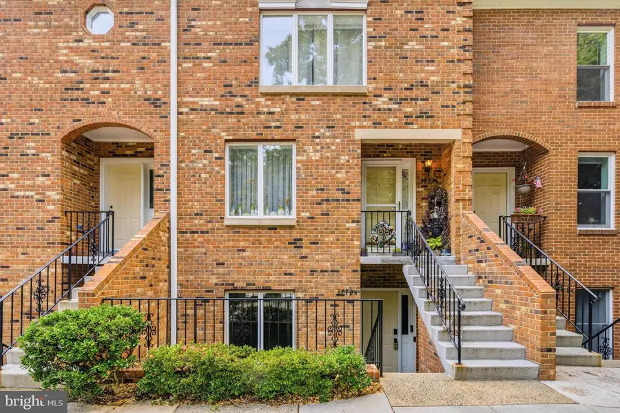 3770-a Madison Ln, Falls Church, VA 22041 - #3