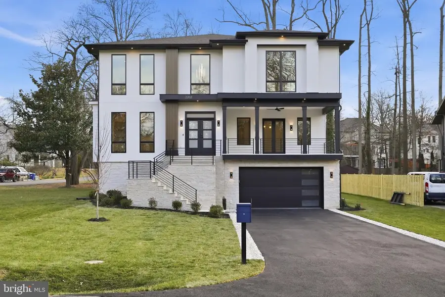 6913 Berkeley St, Falls Church, VA 22043 - #2