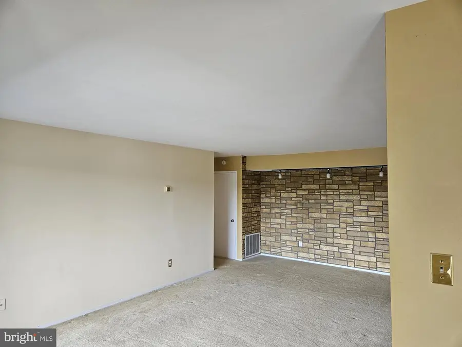 511 Florida Ave #201, Herndon, VA 20170 - #3