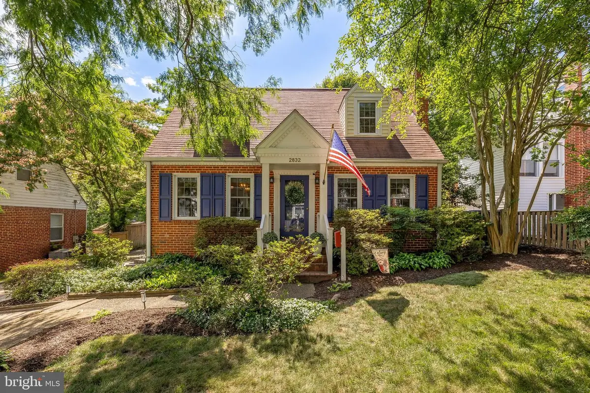 2832 Summerfield Rd, Falls Church, VA 22042 - #1